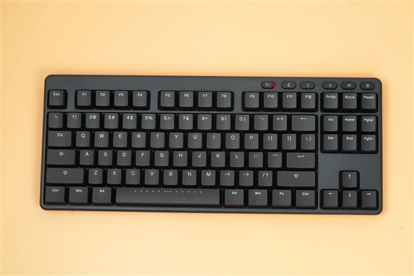 ikbcs200机械键盘图赏 无线双模与TTC矮红轴的便携办公之选